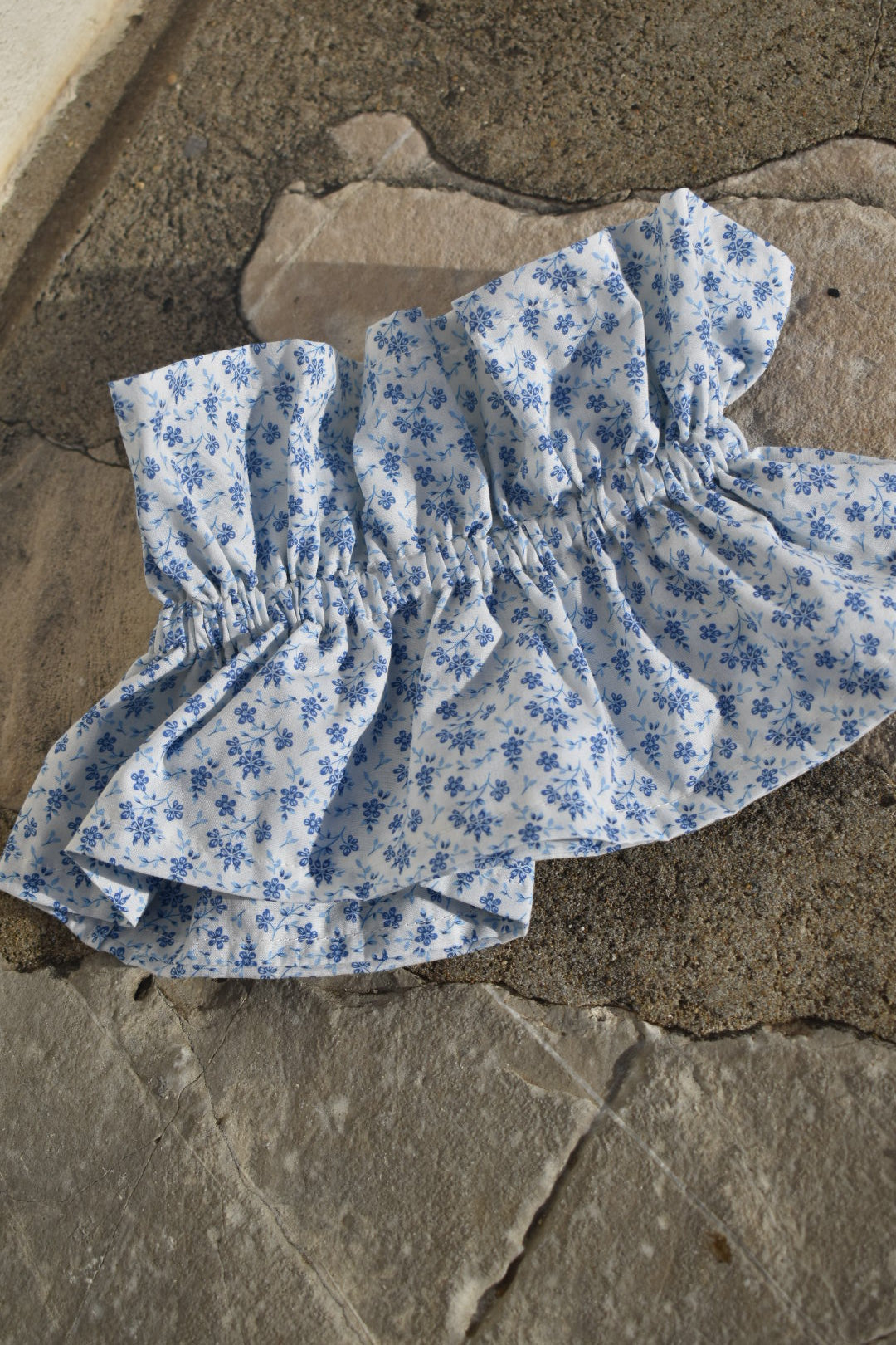 Col victorien fleurs bleues