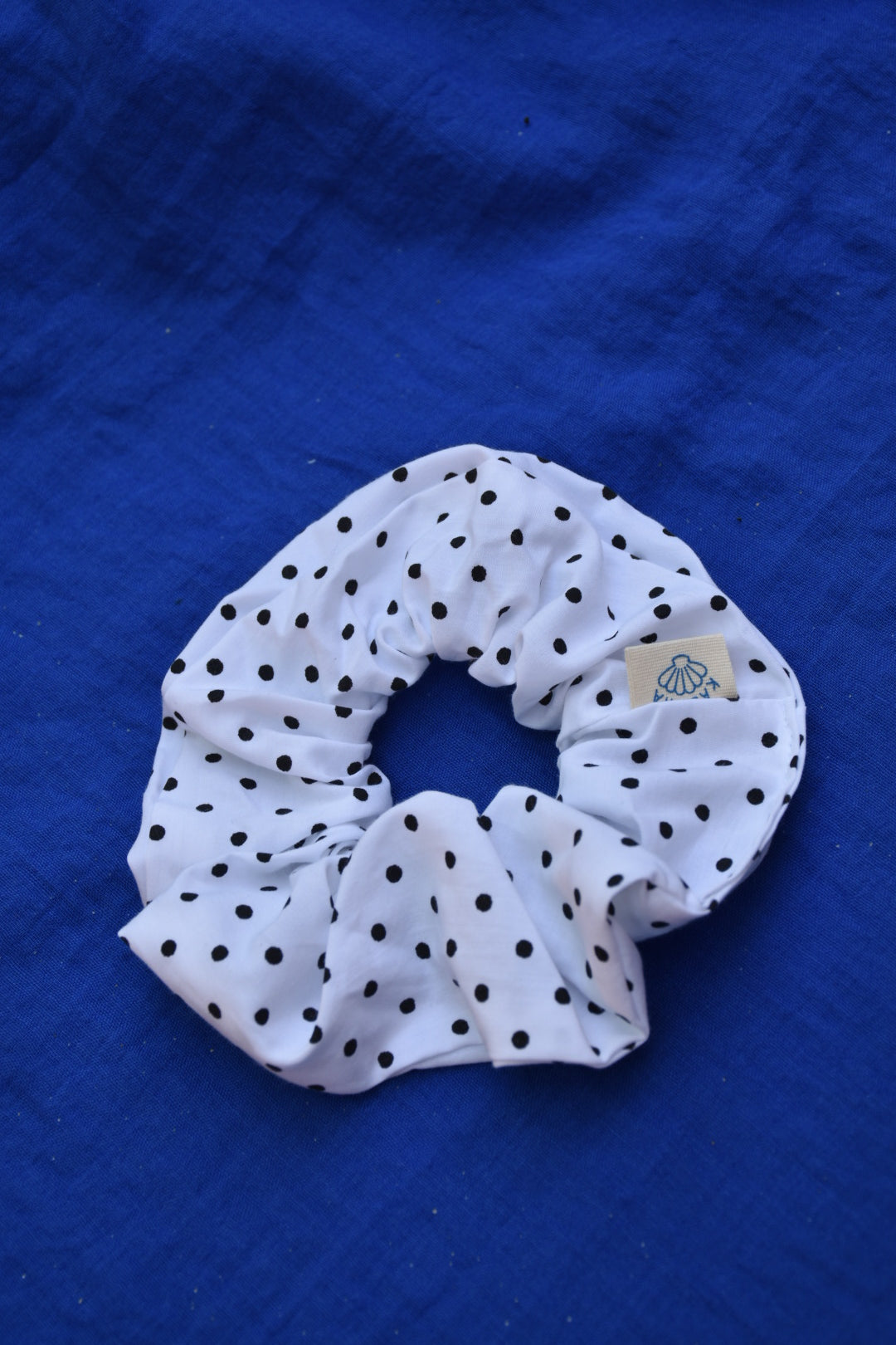 Chouchou blanc à pois noir