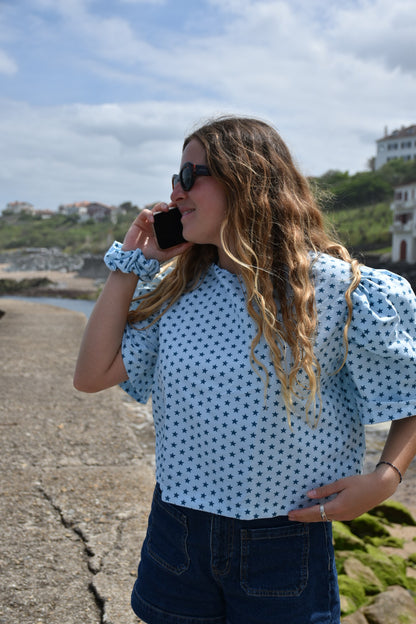 Blouse étoile bleu ciel - modèle unique
