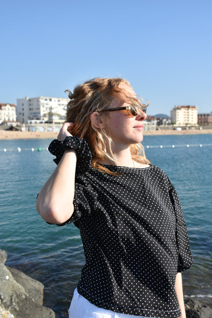 Blouse noire à pois