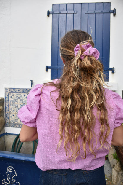 Blouse parme à broderies fleurs