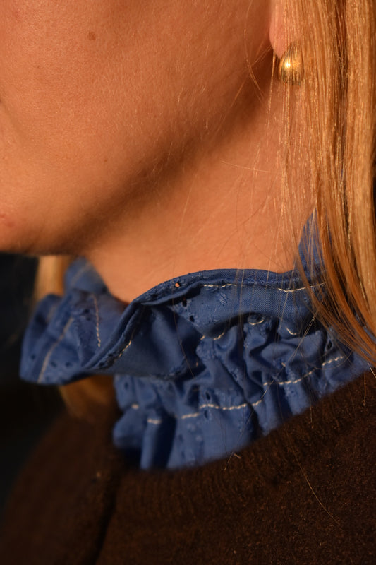 Col victorien broderie bleue