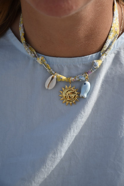 Collier de l’océan fleurs jaunes - pièce unique