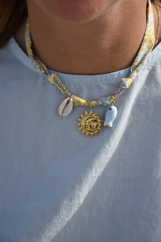 Collier de l’océan fleurs jaunes - pièce unique