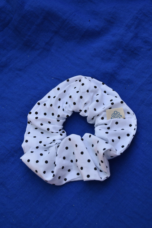 Chouchou blanc à pois noir