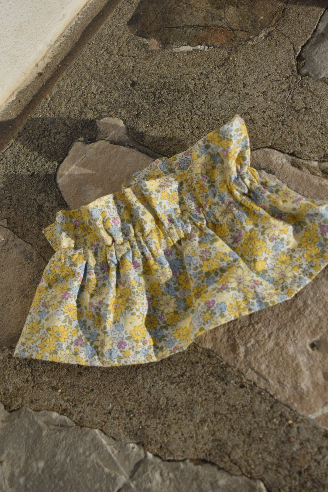 Col victorien fleurs jaunes