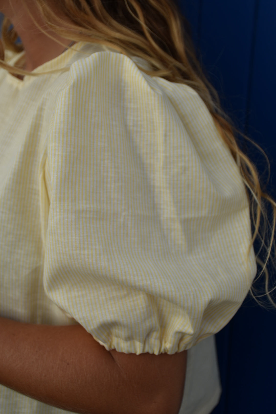Blouse à fines rayures jaunes