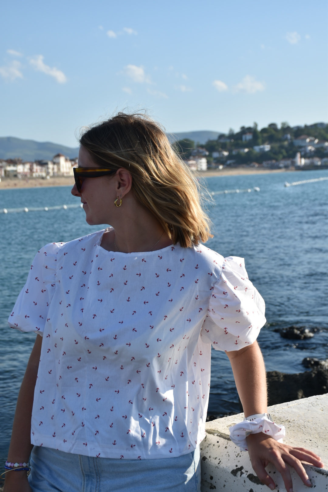 Blouse blanche & ancre marine
