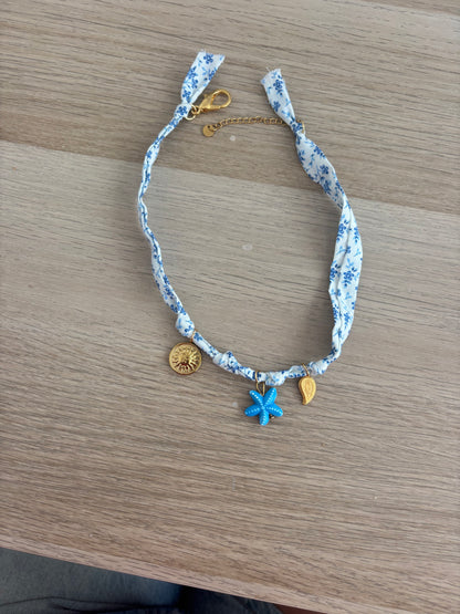 Collier de l'océan Fleurs bleues - pièce unique